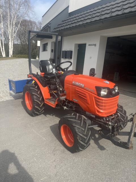 Kubota B2420
