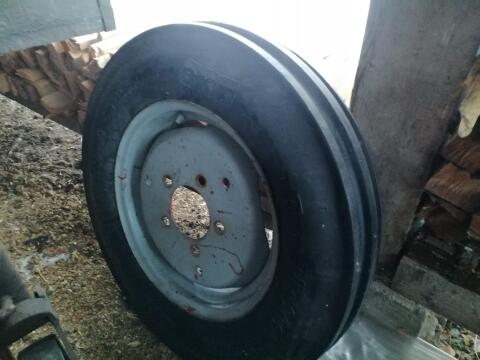 felge mit bereifung, steyr oldtimer traktor