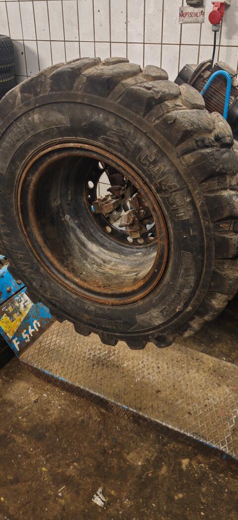 10.00 R20 Mobilbagger Reifen