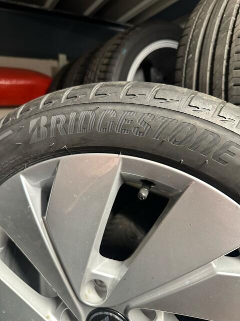 4 fabriksneue Reifen, Alufelgen