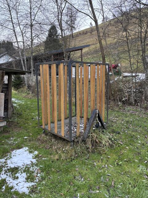 Mobile Kleinballen-Heuraufe für Wild, Damwild oder Schafe