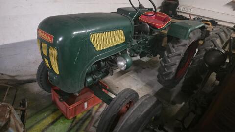 Holder B12 Traktor mit Typenschein
