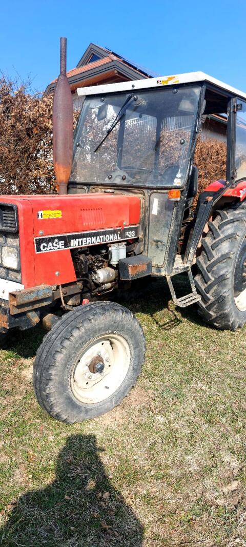 Traktor IHC 533