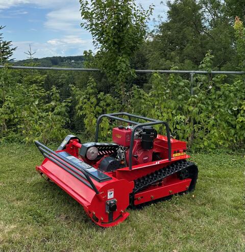 Ferngesteuerter Schlegelmulcher mit Hybridantrieb RW-1200