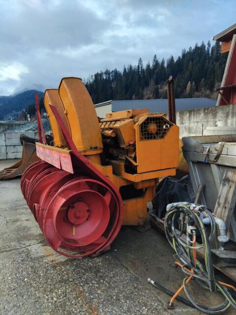 Schneefräse und Schaufel Schmid Radlader