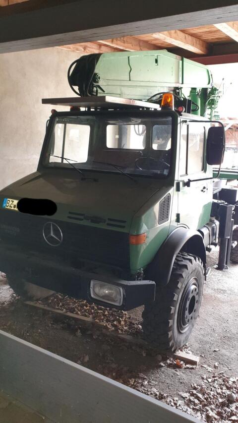 Unimog U 1700 4x4 mit Ladekran