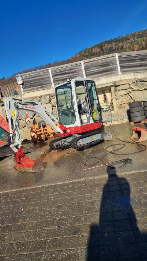 Mini-Bagger Takeuchi (2 t) mieten TB 216