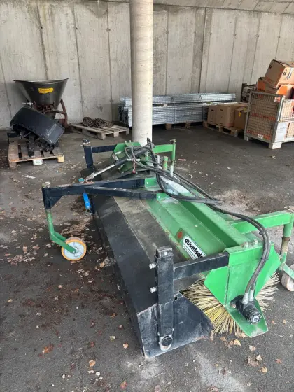 Kehrmaschine Agri Düvelsdorf