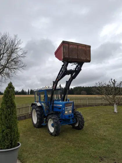 Allrad Traktor Ford 5000 mit Frontlader