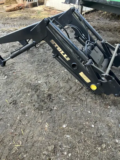 Stoll F8 Frontlader mit Euroaufnahme