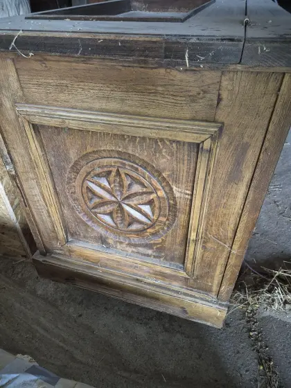 Holztruhe, Tischlerarbeit