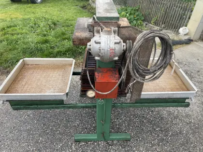 Mostpresse mit Mühle