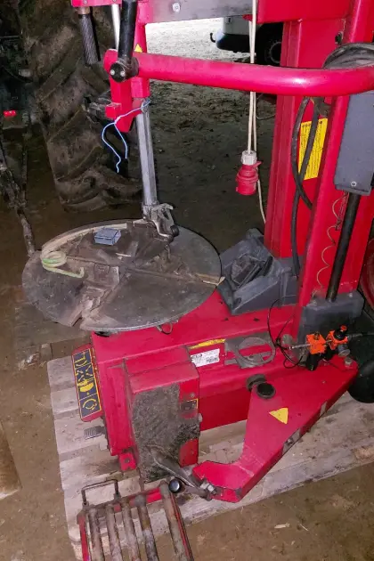 Reifenmontiermaschine