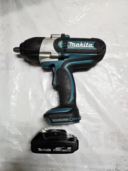 Makita Schlagschrauber DTW450 mit Akku