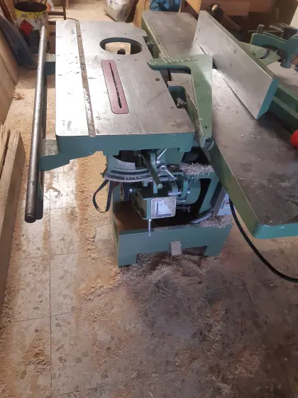 Holzbearbeitungsmaschine