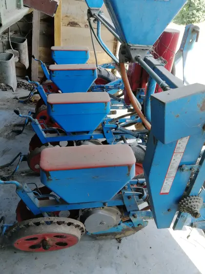 Monosem 4-reihige Einzelkornsämaschine