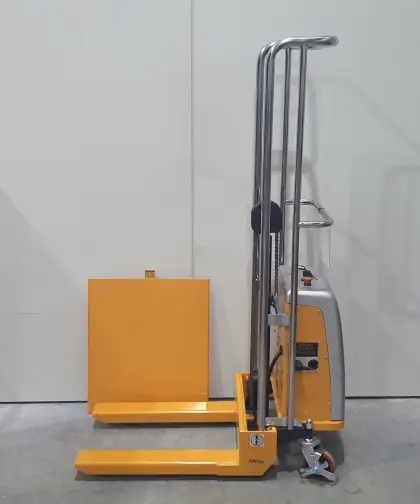 0,4 t HH 1,61 m el. Hubwagen mit Plattform