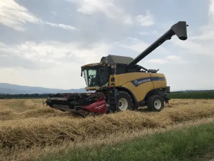 Diverse New Holland und Geringhoff Ersatzteile