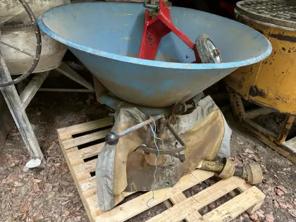 Düngerstreuer Vogel und Noot Tornado