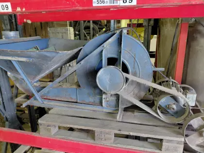 Getreidegebläse und Mühle