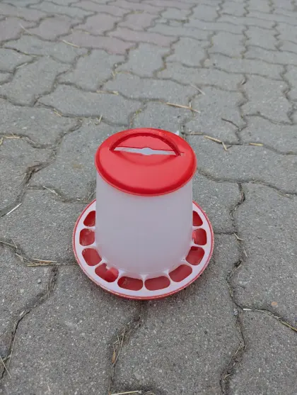 Wachtel- oder Hühnerfutterautomat