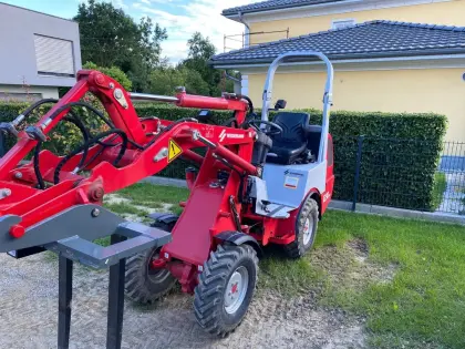 Weidemann 1230 CX Eine Schaufel mit dabei