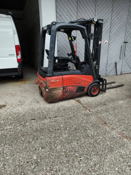 Linde Stapler inkl. Ladegerät