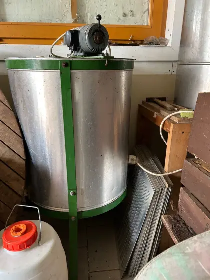 Imkereibedarf, Bienenstöcke, div. Zubehör