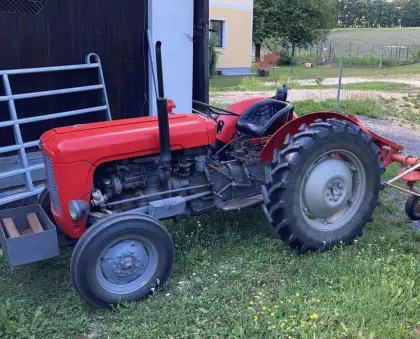 MF X35, Bj. 1962 mit Frontlader