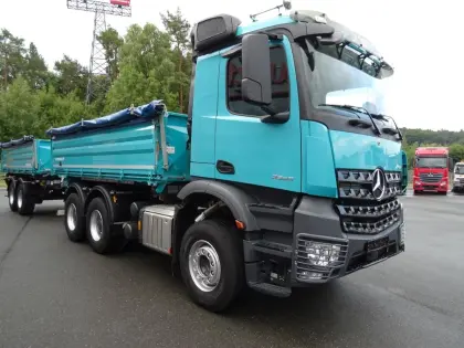 Mercedes-Benz AROCS 2648 mit Schwarzmüller