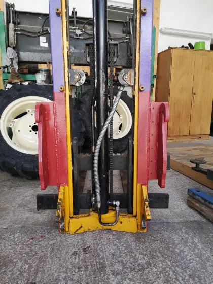 Hubmast für die hydr. Weidemannaufnahme