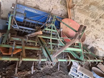 Nordsteinsämaschine mit Kultivator