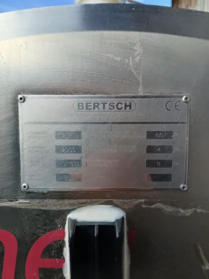 Milchtank mit Anhängerkupplung und Kühlung