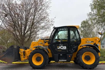 Teleskoplader JCB 535-95 mit Gabeln und Schaufel