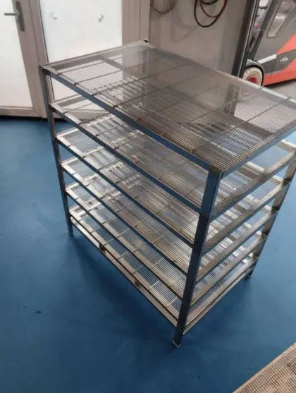 Edelstahl-Käsehorden fahrbar