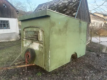 Verbauter Anhänger Tiertransporte