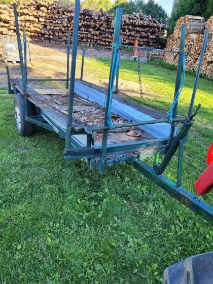 Holzanhänger für Scheiter