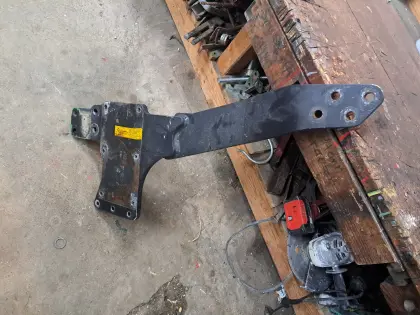 Hauer Weinbaukonsole John Deere 5080g / Claas Elios