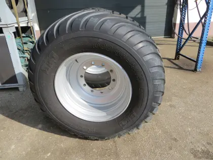 2x Kompletträder 10-Loch 600/55-26,5