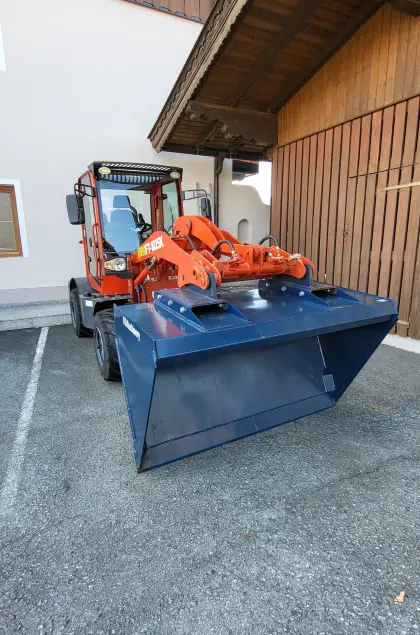 Hoflader FTECH 1015 mit Wandlerantrieb