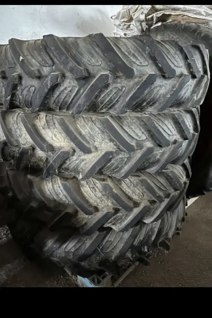 Mercedes Benz MB Trac Pflege Kompletträder in Silberdistel