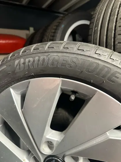 4 fabriksneue Reifen, Alufelgen