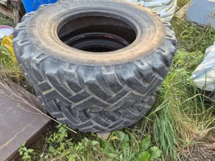 Reifen 12.5-20 335/80R20