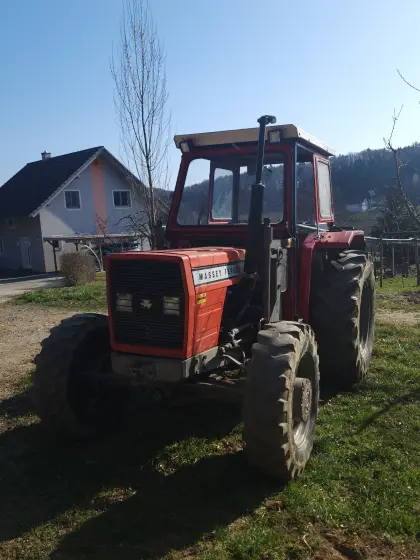 Massey Ferguson 154 mit Frontlader