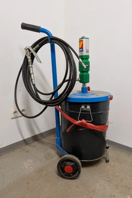 Mobiles Fettset Meclube (50:1) für 18-30 kg Fässer