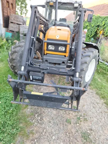 Renault Ceres 95X Traktor mit Frontlader