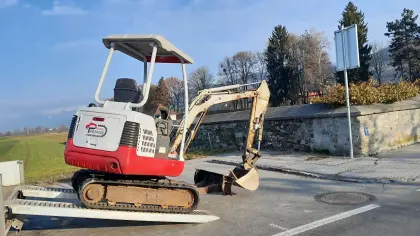 Erdbau Pirmann, Erdbewegung, Baggerungen, Minibaggerarbeiten Takeuchi TB 016 und TB 108