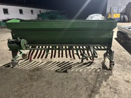 Begrünungssämaschine, Düngerkasten Isaria