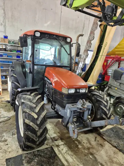New Holland TND 75 Traktor