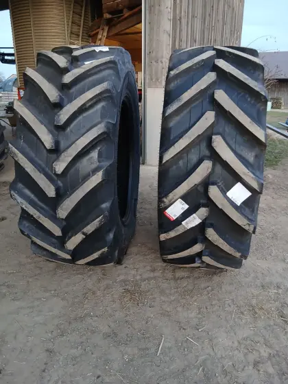 Neue Traktor Räder 600/65R38